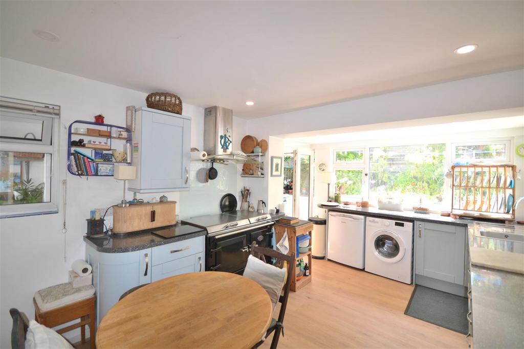 St. Peters Way, Porthleven TR13 3 bed detached bungalow for sale £405,000