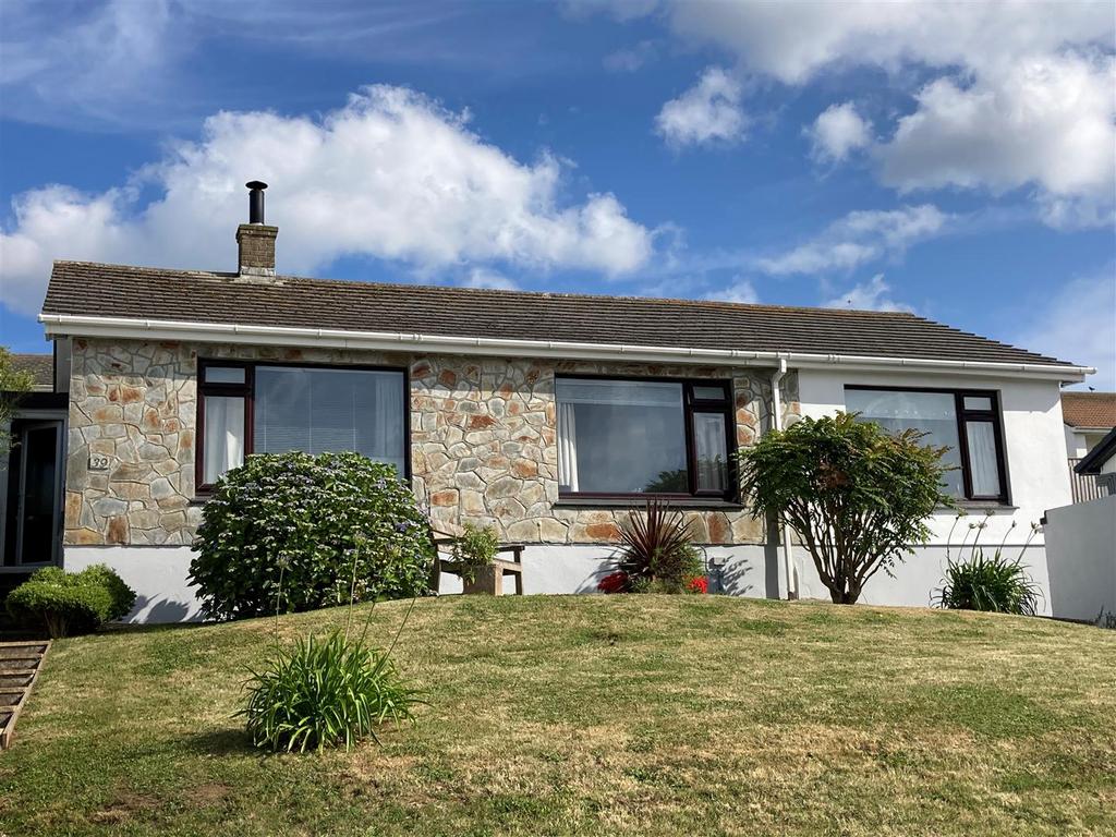 St. Peters Way, Porthleven TR13 3 bed detached bungalow £405,000