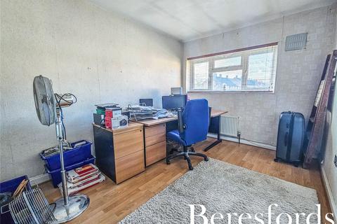 104 Daventry Road, Romford, RM3 7RH