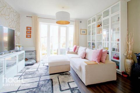 2 bedroom terraced house to rent, Lapwing Grove, Stowmarket