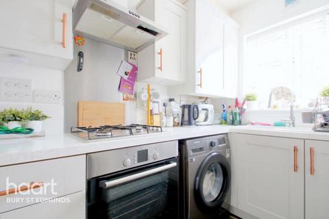 2 bedroom terraced house to rent, Lapwing Grove, Stowmarket