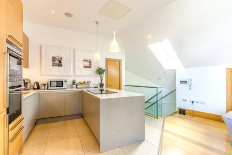 3 bedroom penthouse for sale, Leman Street, Aldgate East, London, E1