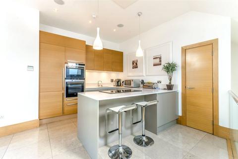 3 bedroom penthouse for sale, Leman Street, Aldgate East, London, E1