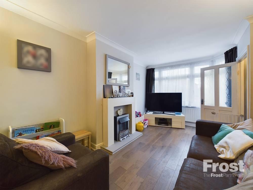 Uxbridge Road, Feltham, TW13 2 bed terraced house for sale £415,000