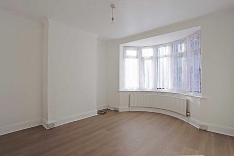 3 bedroom terraced house to rent, Robinia Avenue, Gravesend, DA11