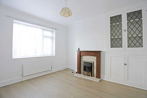 3 bedroom terraced house to rent, Robinia Avenue, Gravesend, DA11