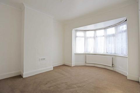 3 bedroom terraced house to rent, Robinia Avenue, Gravesend, DA11