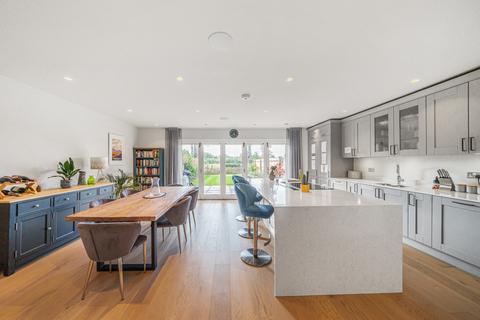 2 Flexlands Place, Chobham, Woking, GU24 8BG