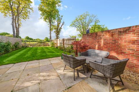 2 Flexlands Place, Chobham, Woking, GU24 8BG