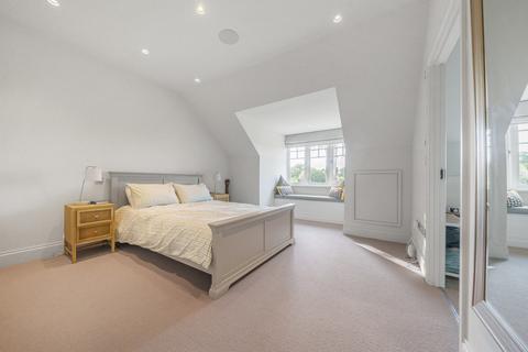 2 Flexlands Place, Chobham, Woking, GU24 8BG