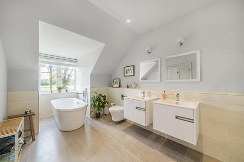 2 Flexlands Place, Chobham, Woking, GU24 8BG