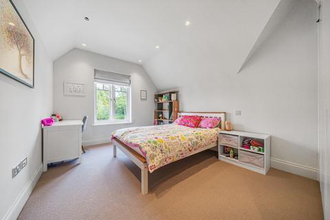 2 Flexlands Place, Chobham, Woking, GU24 8BG