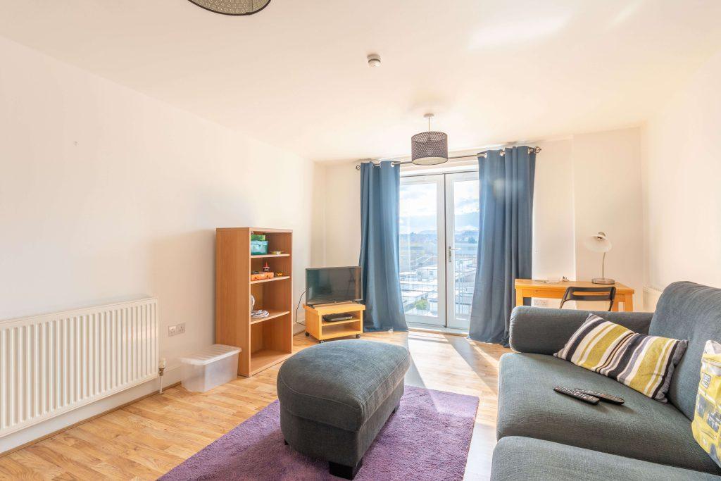 2794L Lindsay Road, Edinburgh, EH6 4EP 1 bed flat £945 pcm (£218 pw)