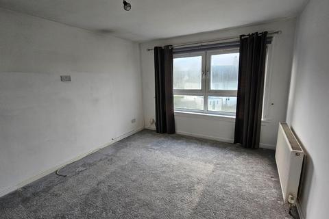 3 bedroom flat to rent, Greenhill Drive, Linwood, PA3