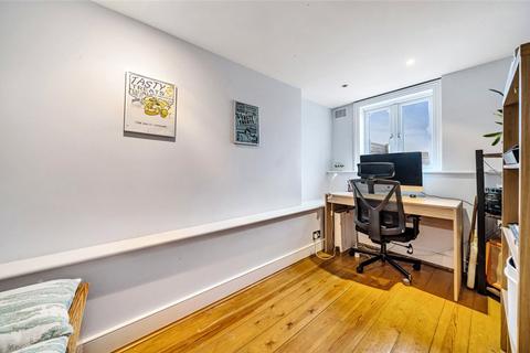 21b Rutland Walk, London, SE6 4LG