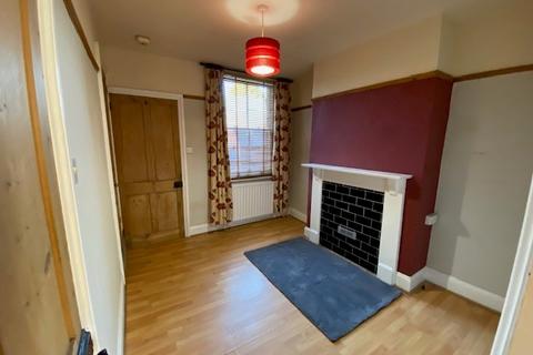 2 bedroom terraced house to rent, Midland Road, Thrapston, NN14