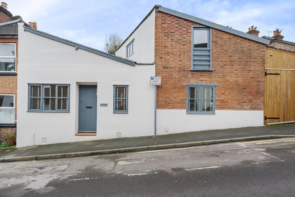 Cooper Road, Guildford, GU1 2 bed terraced house for sale £399,950