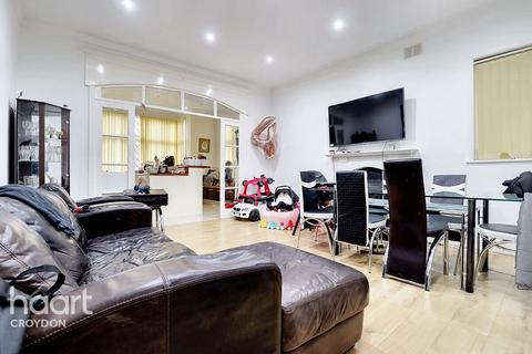 3 bedroom apartment for sale, Coombe Road, London
