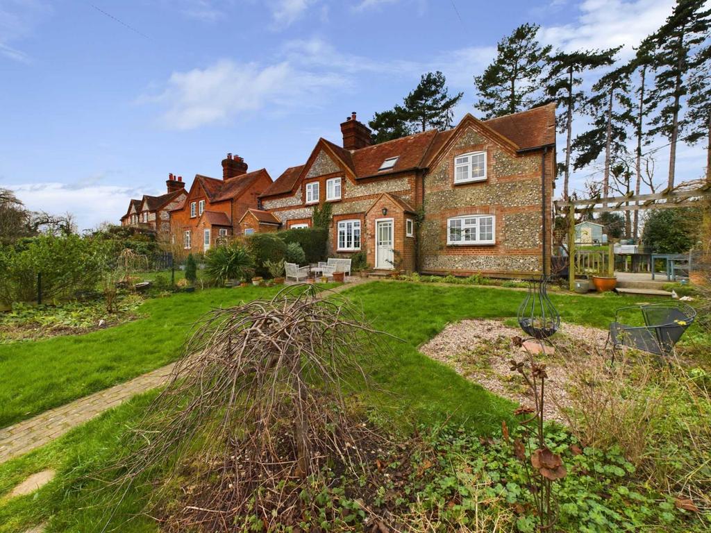 Seymour Court Lane, Marlow SL7 3 bed semidetached house for sale £