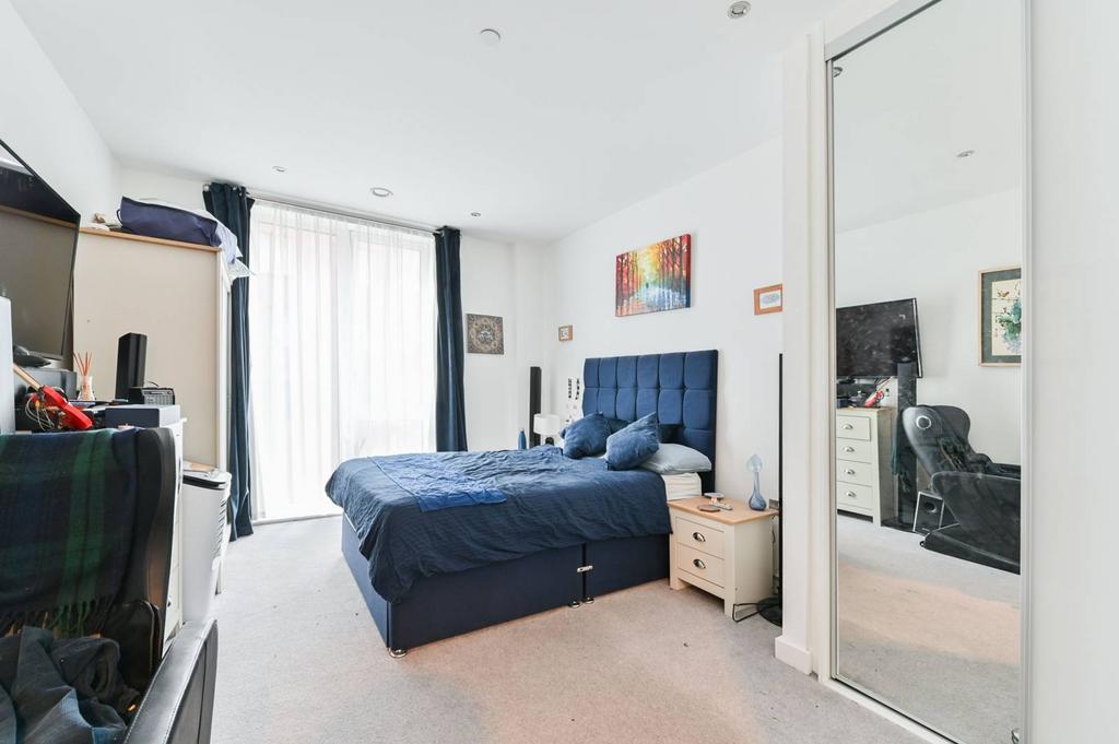 Shackleton Way, E16, Canary Wharf, London, E16 2 bed flat to rent £