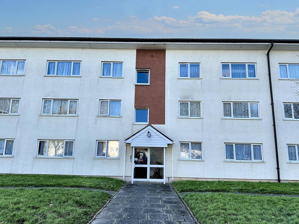 Byron Way, Northolt UB5 2 bed ground floor flat £285,000