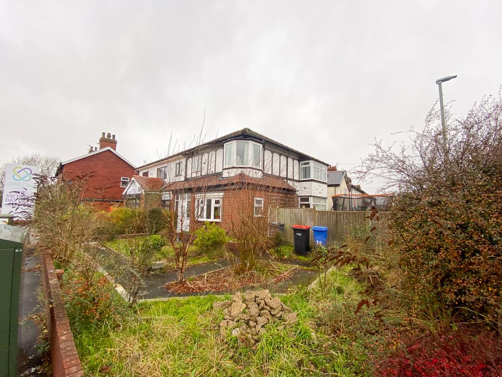 Victoria Road East, ThorntonCleveleys FY5 3 bed semidetached house