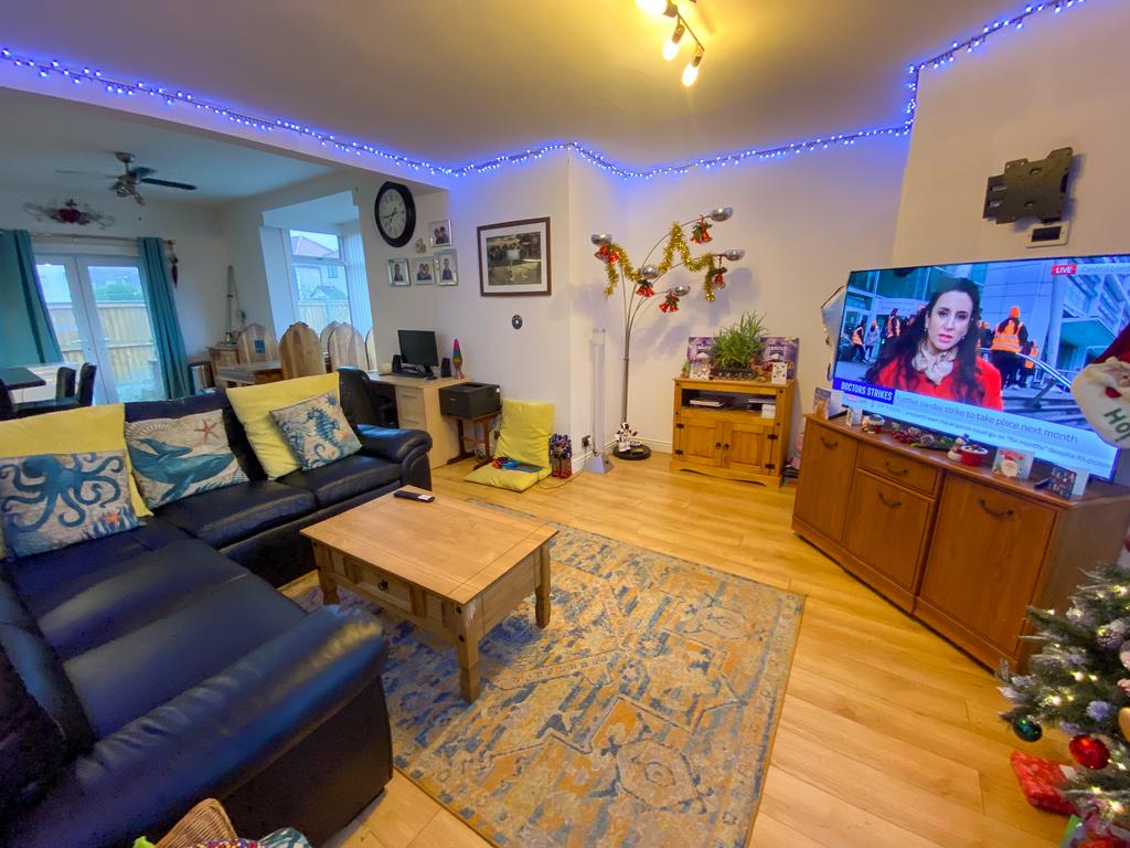 Victoria Road East, ThorntonCleveleys FY5 3 bed semidetached house