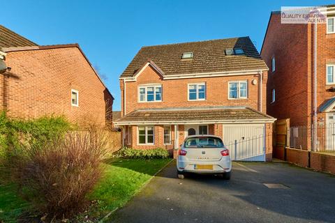 6 bedroom detached house to rent - Newcastle Under Lyme ST5
