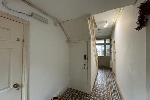 5 Ashburnham Road, Luton, LU1 1JN