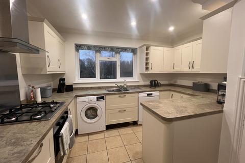 3 bedroom semi-detached house to rent, Uplands Park Road, Rayleigh, SS6