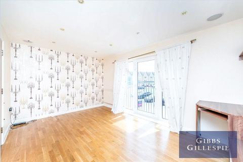 4 bedroom end of terrace house for sale, Varcoe Gardens, Hayes, Middlesex
