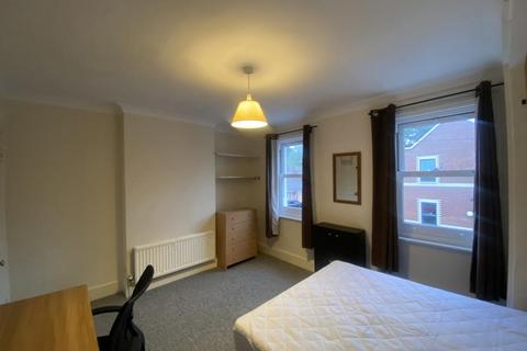 3 bedroom house to rent, 15 Harvest Road Englefield Green Egham Surrey