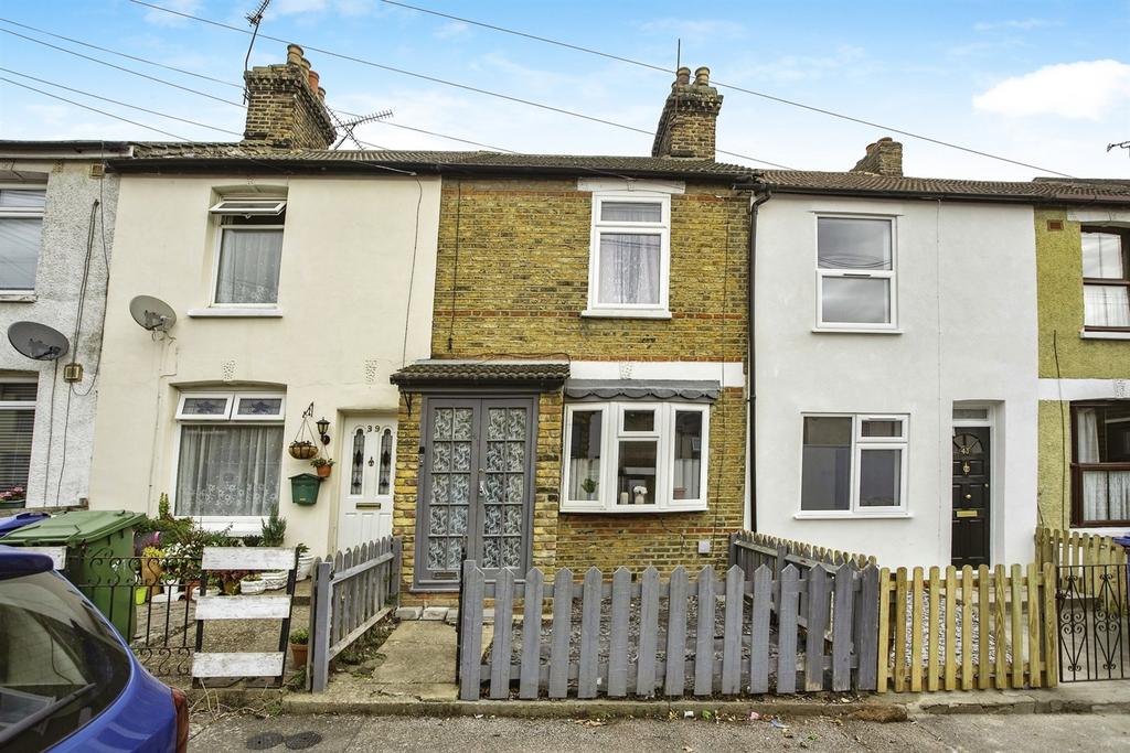 Elm Road, RM17 2 bed terraced house for sale £285,000