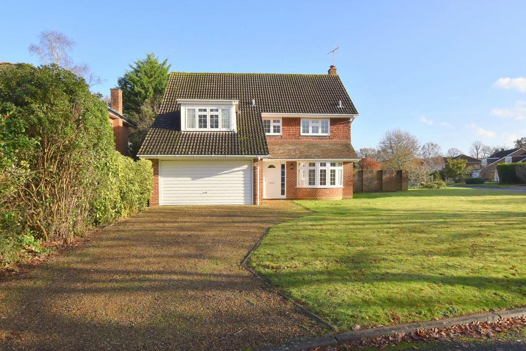 The Ridings, East Horsley, KT24 5 bed detached house for sale £1,300,000