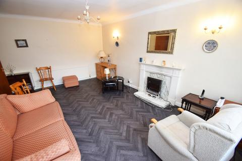 2 bedroom flat for sale - Ferrands Park Way, Bradford BD16