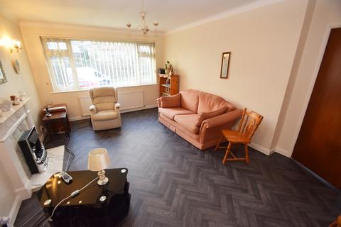 2 bedroom flat for sale, Ferrands Park Way, Bradford BD16
