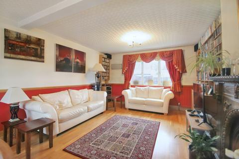 1 Holly Close, Buckhurst Hill, IG9 6HT