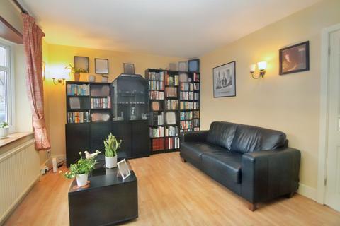 1 Holly Close, Buckhurst Hill, IG9 6HT