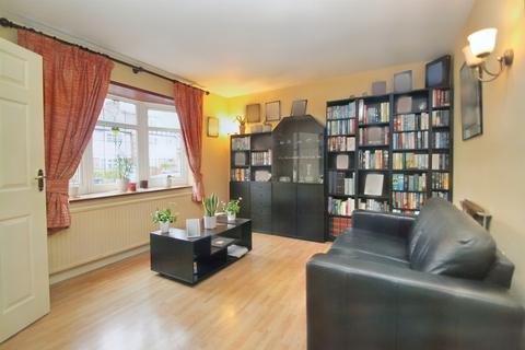 1 Holly Close, Buckhurst Hill, IG9 6HT