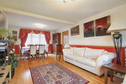 1 Holly Close, Buckhurst Hill, IG9 6HT
