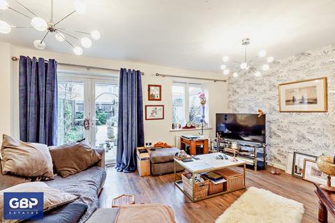 25 Appleby Drive, Romford, RM3 7SH