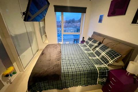 2 bedroom flat for sale, Ellesmere Court, Stirling Drive, Luton, Bedfordshire, LU2 0GD