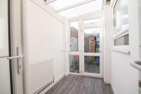 113 Central Road, Hugglescote, Coalville, LE67 2FL