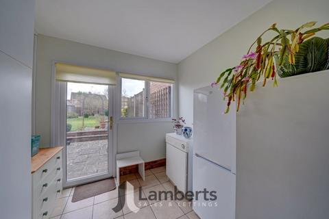 17 Castle Road, Studley, B80 7LS