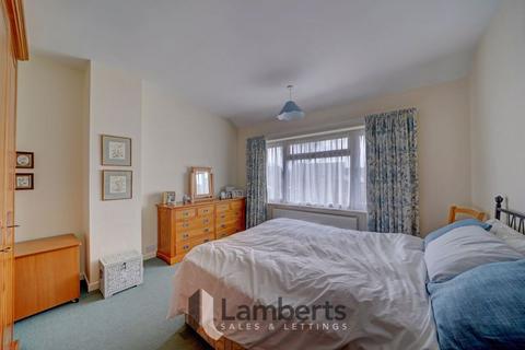 17 Castle Road, Studley, B80 7LS