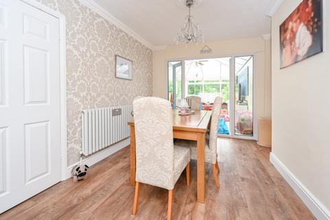 29 Blakeley Avenue, Wolverhampton, WV6 9HR