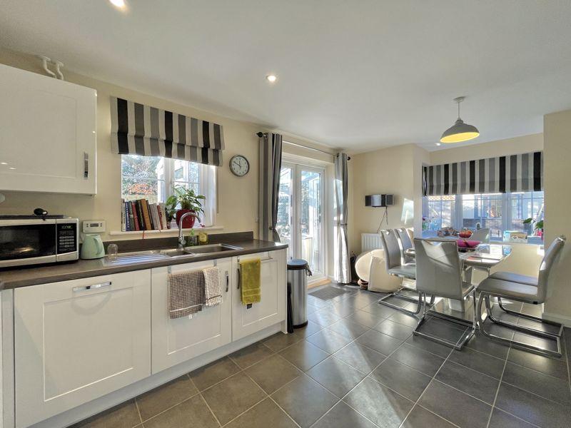 Kitchen / Dining...