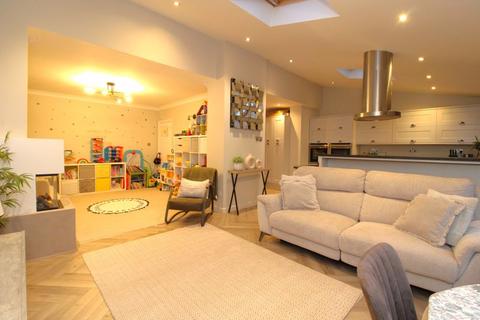 14 Calthorpe Close, Walsall, WS5 3LT