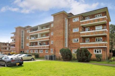 2 bedroom flat to rent, Gauntlett Court, Wembley