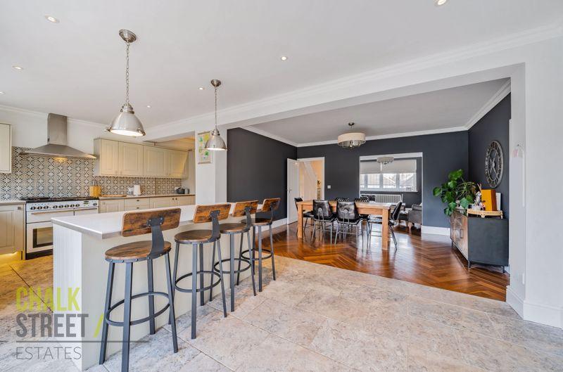 Cedar Avenue, Upminster, RM14 3 bed semidetached house for sale £775,000